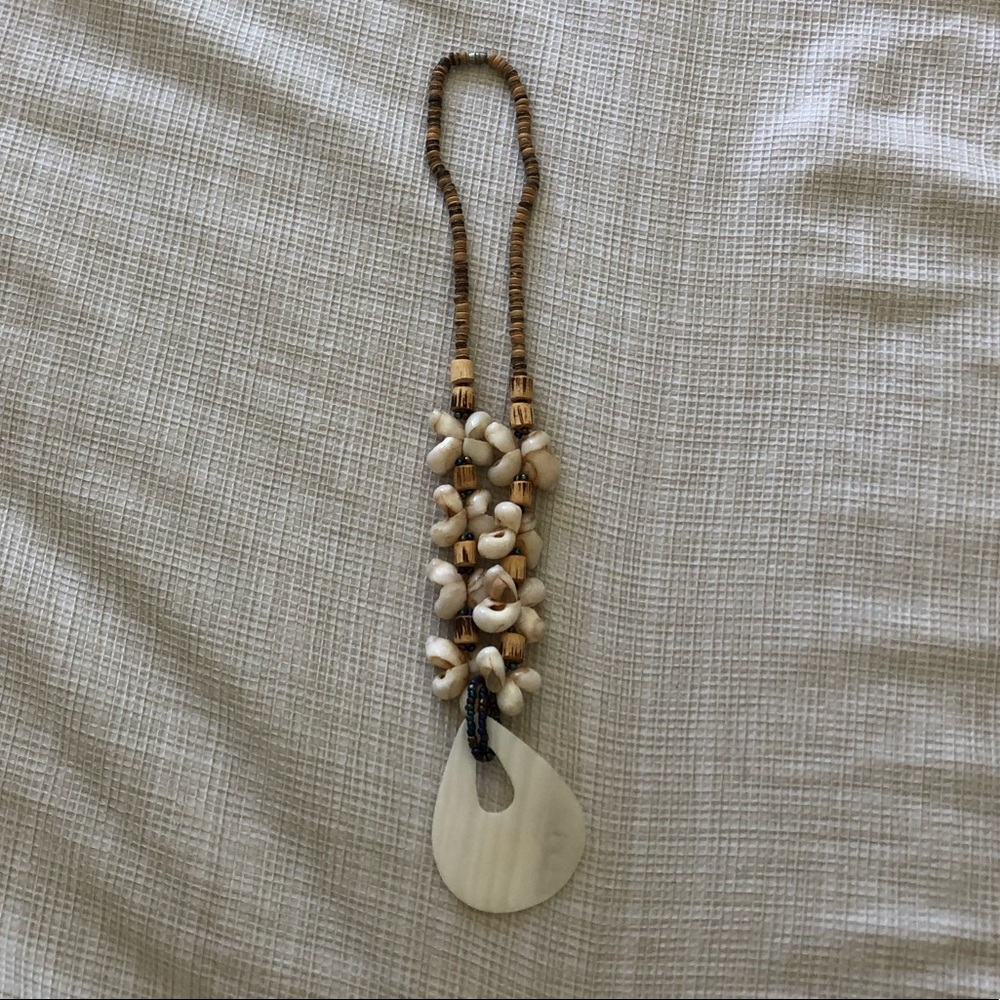 Shell necklace - Picture 3 of 3